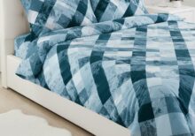 مصريه سرير كبير